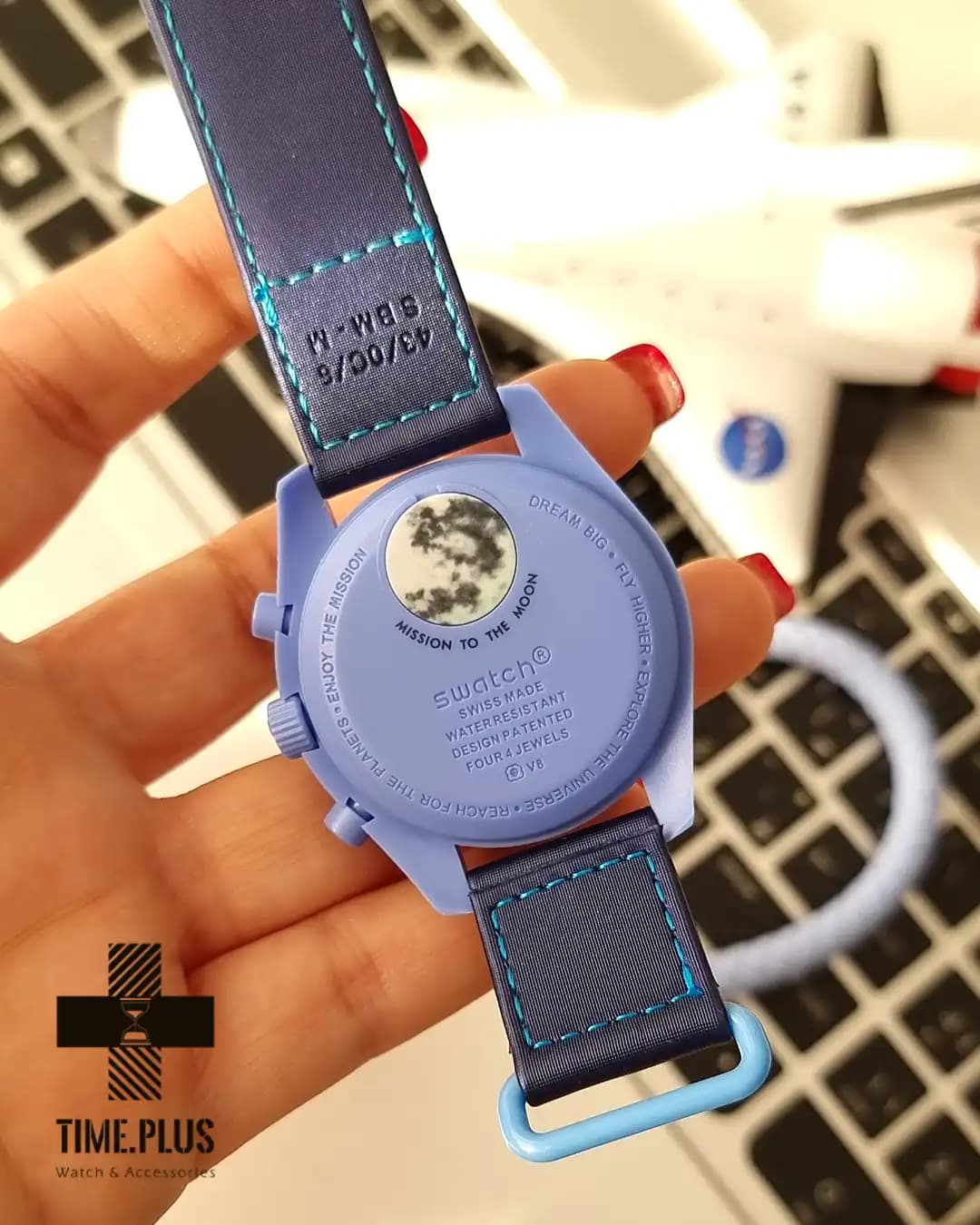 ساعت امگا سواچ مدل Super Blue — تصویر ۶