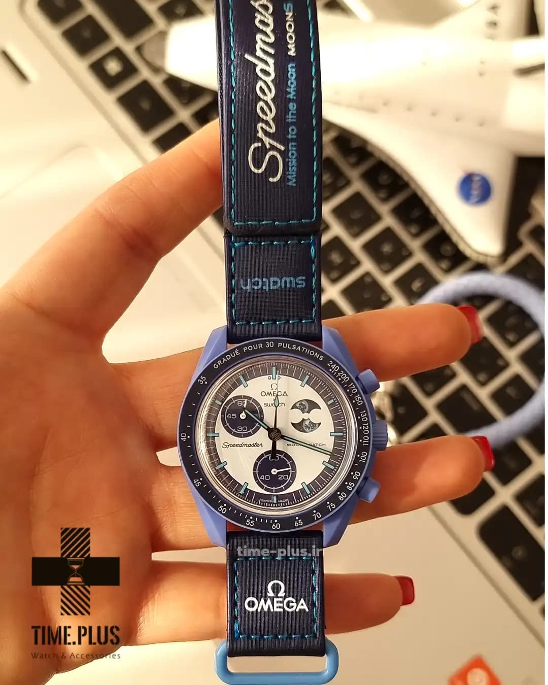 ساعت امگا سواچ مدل Super Blue — تصویر ۴