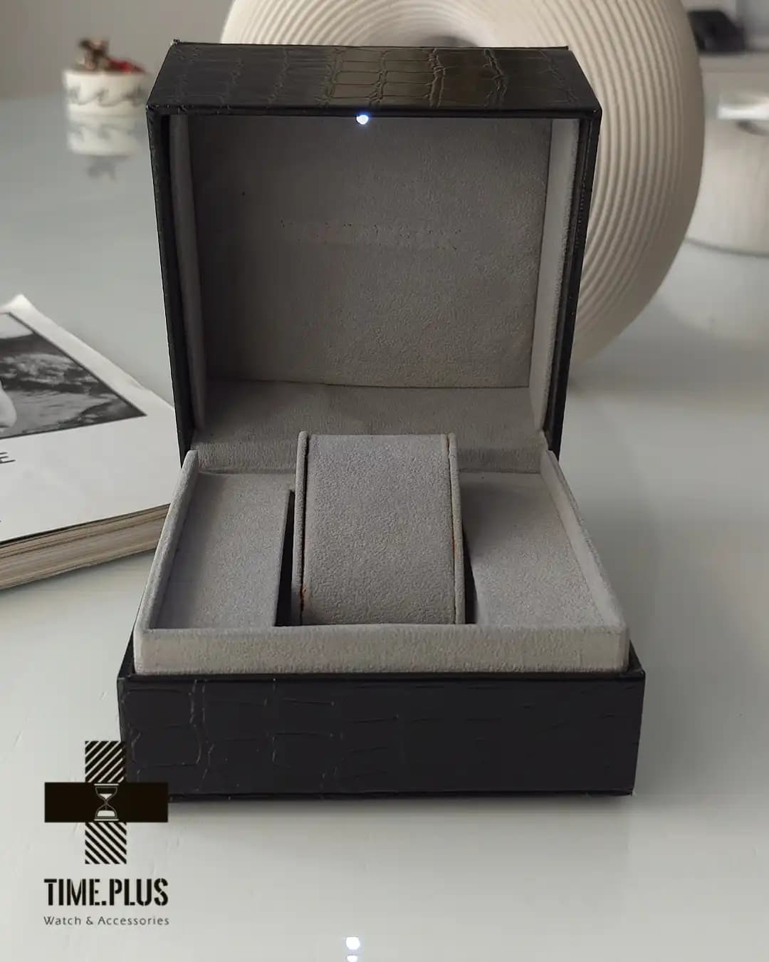 جعبه ساعت چراغ‌دار با سیستم روشن شدن خودکار — تصویر ۵