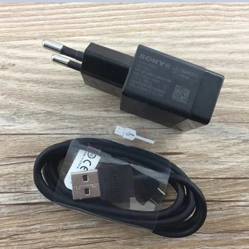 شارژر دیواری سونی مدل EP880 به همراه کابل تبدیل microUSB کد B17741 — تصویر ۳