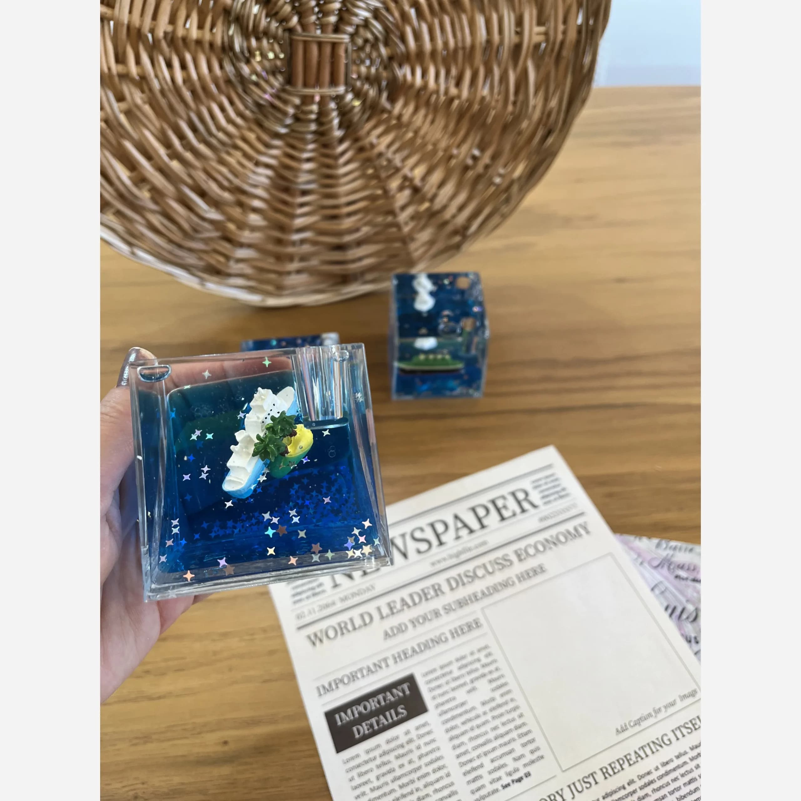دکوری رومیزی جاخودکاری کشتی معلق ابعاد 6x6x6 سانتیمتر — تصویر ۴