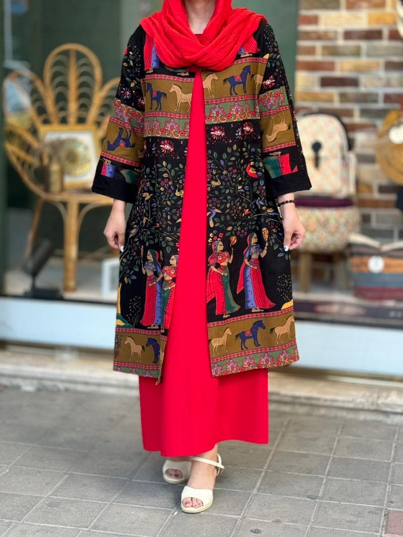 مانتو جیب در پیله اسب زمینه مشکی — تصویر ۶