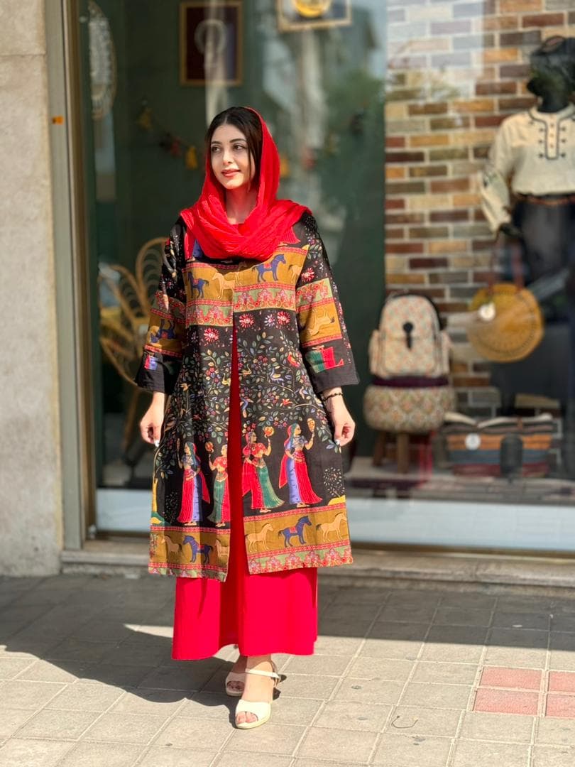 مانتو جیب در پیله اسب زمینه مشکی — تصویر ۴
