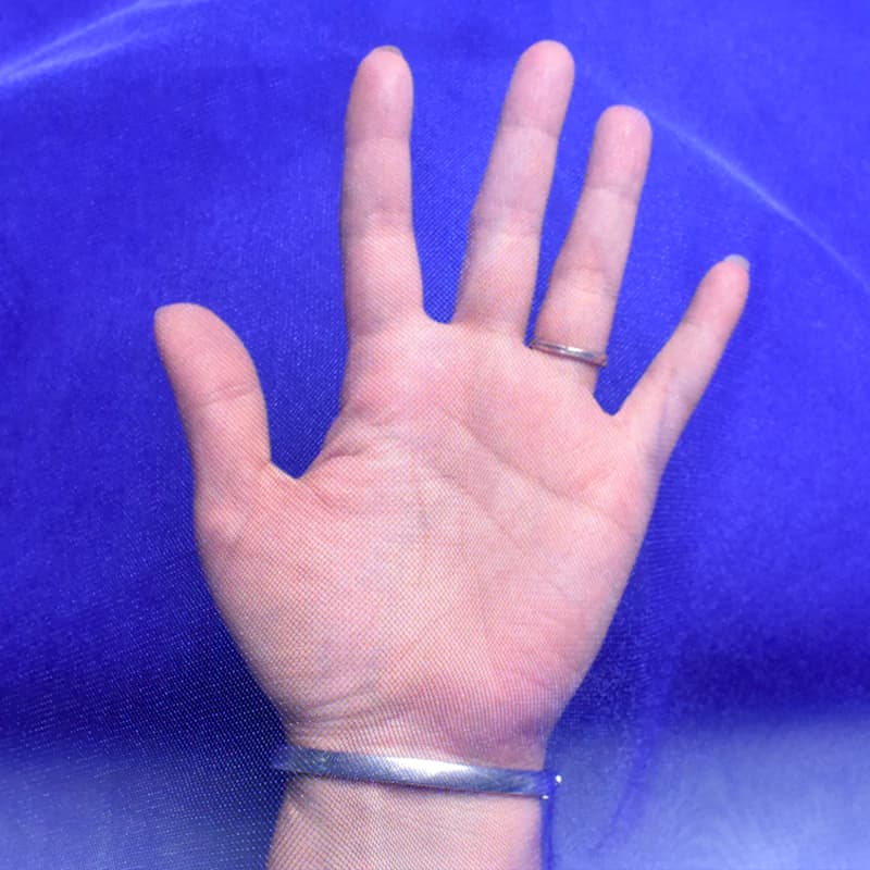 پارچه تور کریستال آبی کاربنی — تصویر ۳