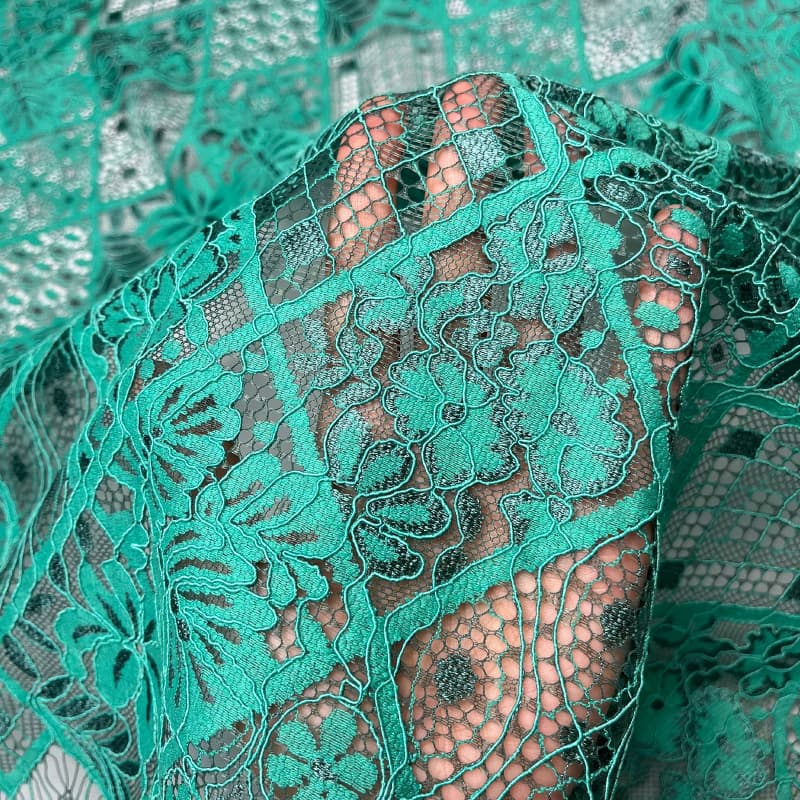 پارچه دانتل نخ سبز — تصویر ۳