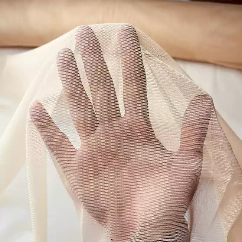 پارچه تورکش ایرانی کرمی — تصویر ۲