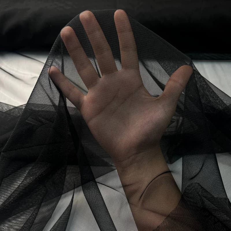 پارچه تور دوطرف کش کُره ای مشکی — تصویر ۳