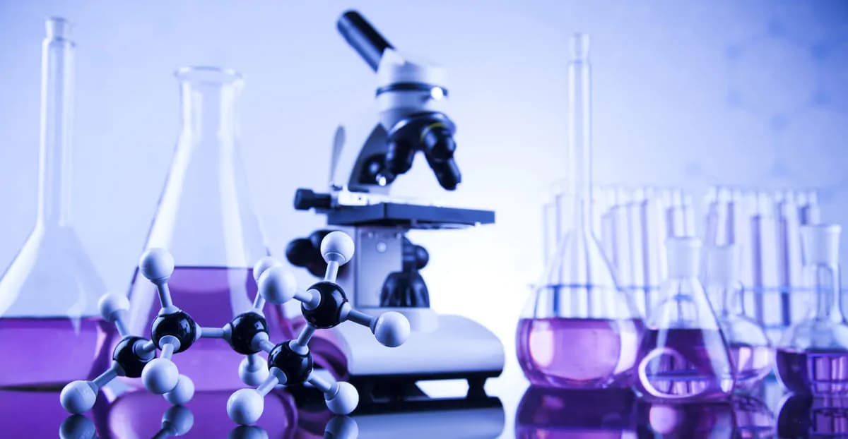 عکس استوک آزمایشگاه شیمی