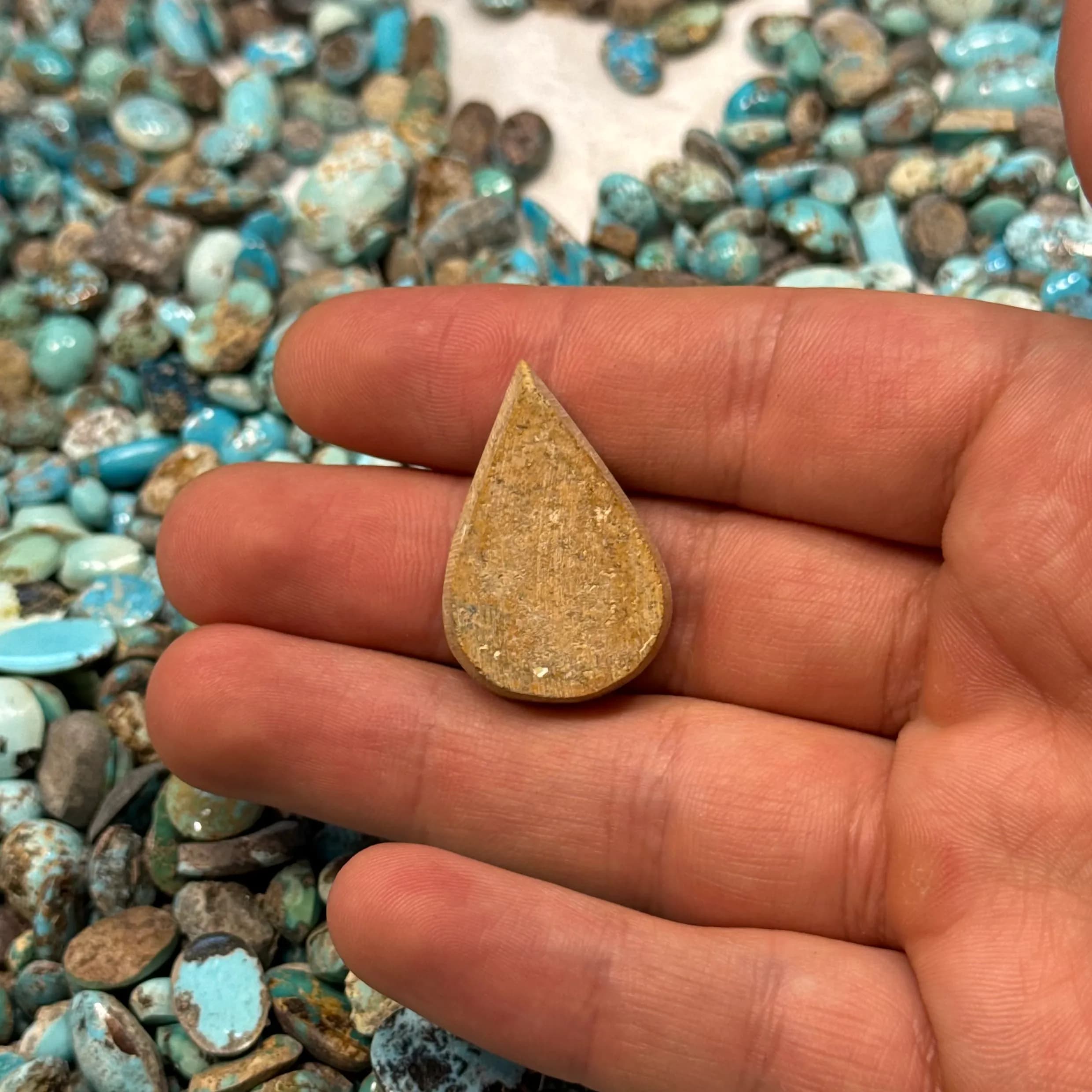 سنگ فیروزه تراش اشکی اصل فیروزه (کد138) — تصویر ۲