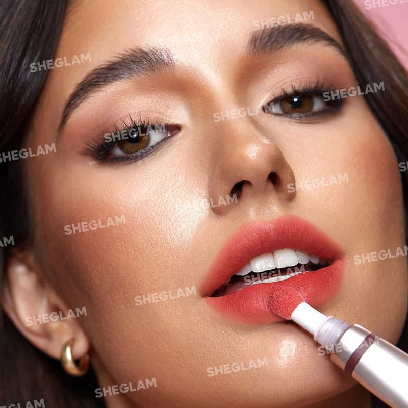 رژ لب مایع مات کوشنی شیگلم SHEGLAM مدل Pout Pillow Cushion Matte رنگ Catching Z’s — تصویر ۲