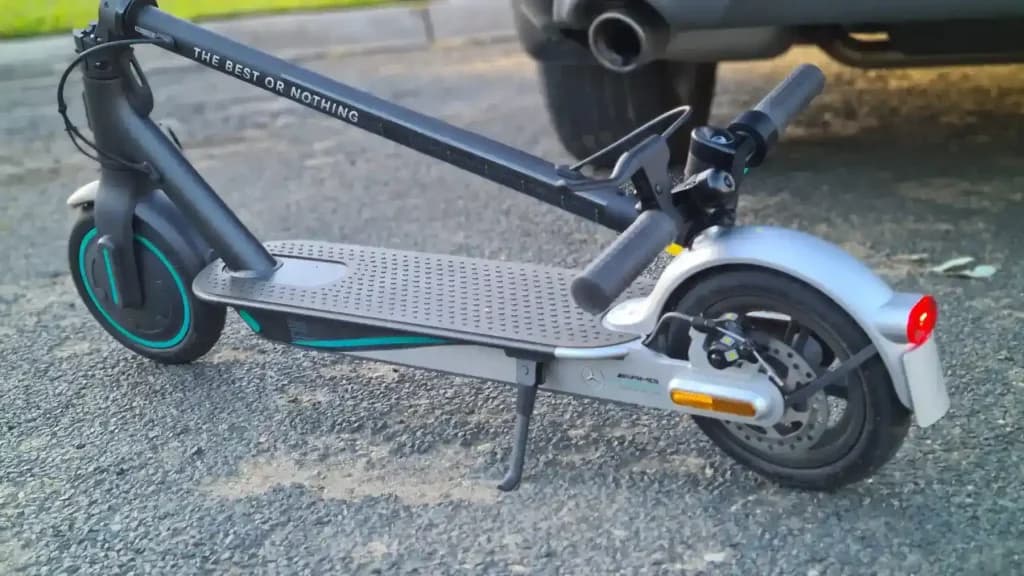 اسکوتر برقی شیائومی مرسدس بنز Mi Electric Scooter Pro 2 Mercedes-AMG Petronas F1 — تصویر ۳