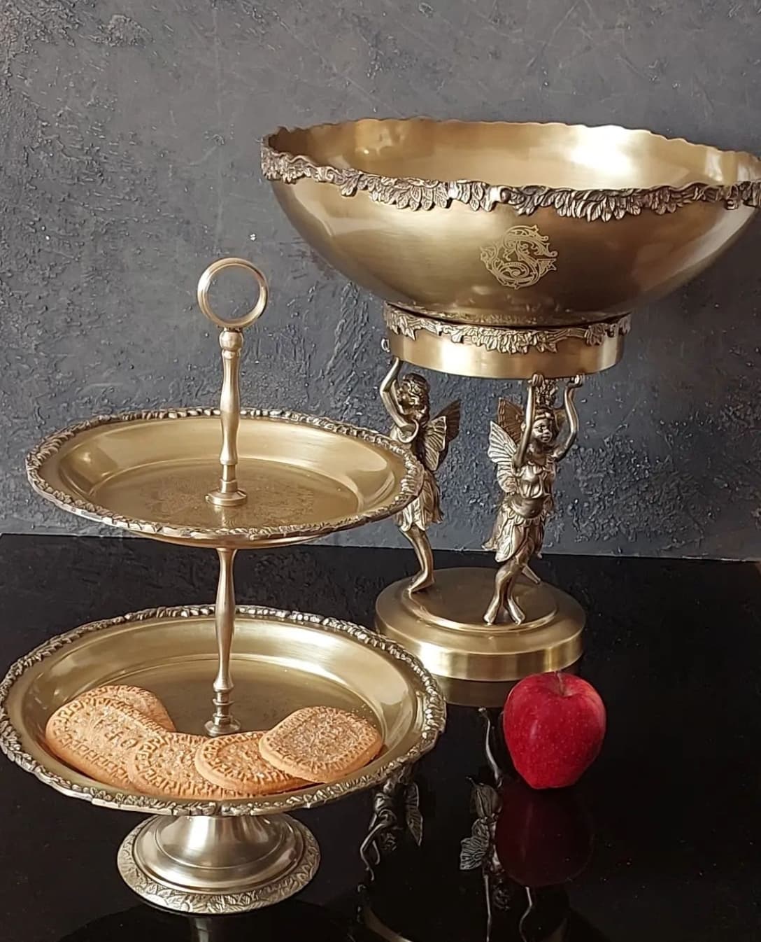 ظرف پذیرایی برنجی پایه سه فرشته ۷۹۵۱ — تصویر ۲