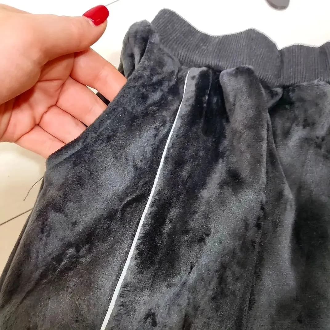 ست بلوز و شلوار مخمل توخز دخترانه مناسب 2 تا 8 سال — تصویر ۶