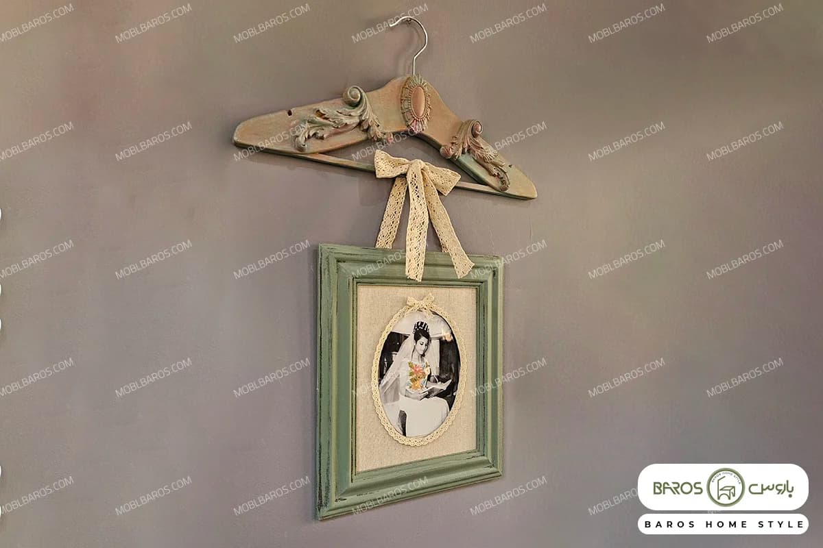قاب آینه چوبی سریر بانو برای عکس
