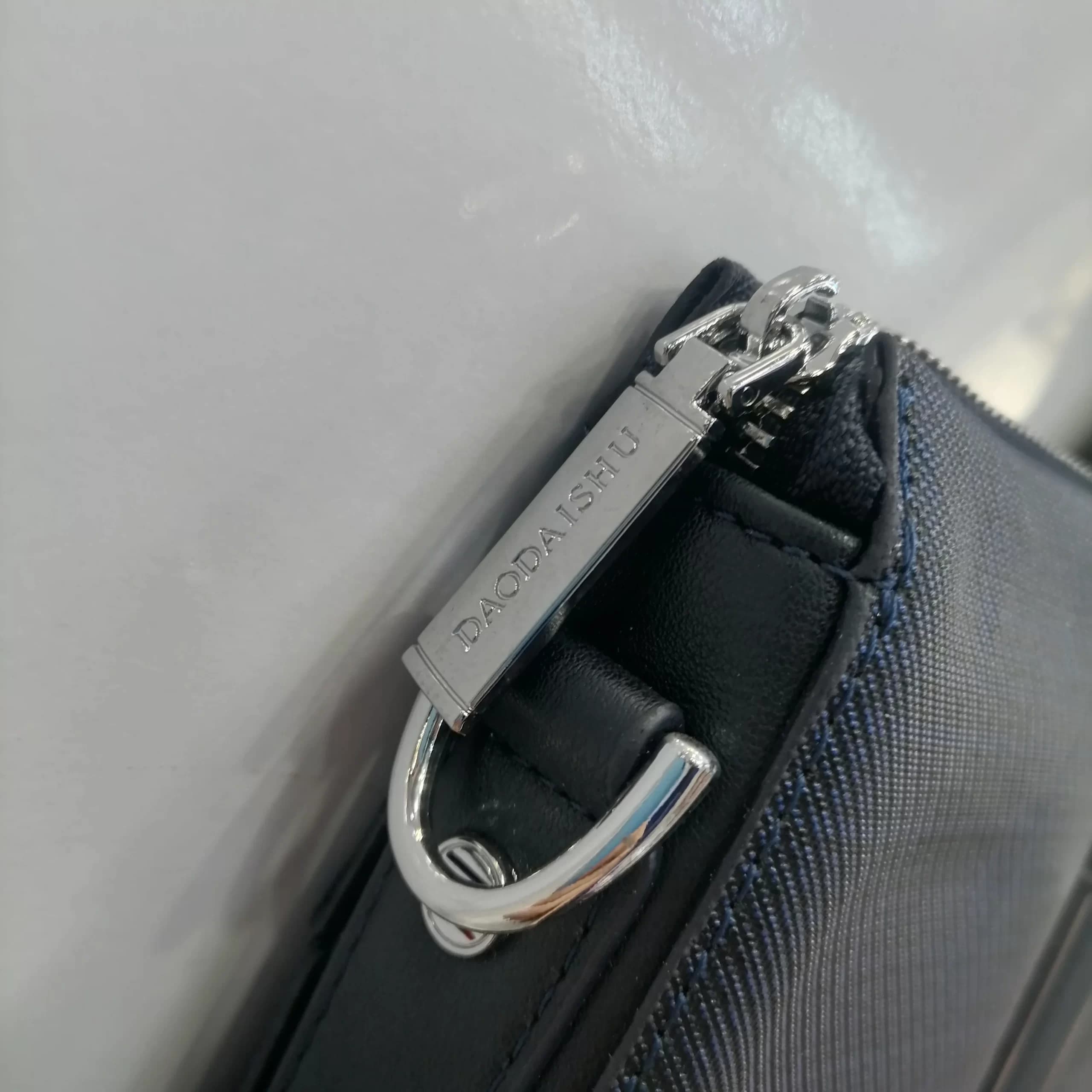 کیف اداری وکیلی مارک کانگرو طرح چهار خونه خارجی 8812 (MK) — تصویر ۴