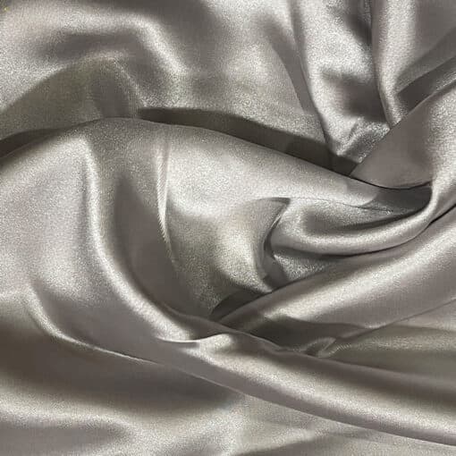 آستر پرده ساتن رنگ طوسی روشن (نقره ای) همراه دوخت و نوار