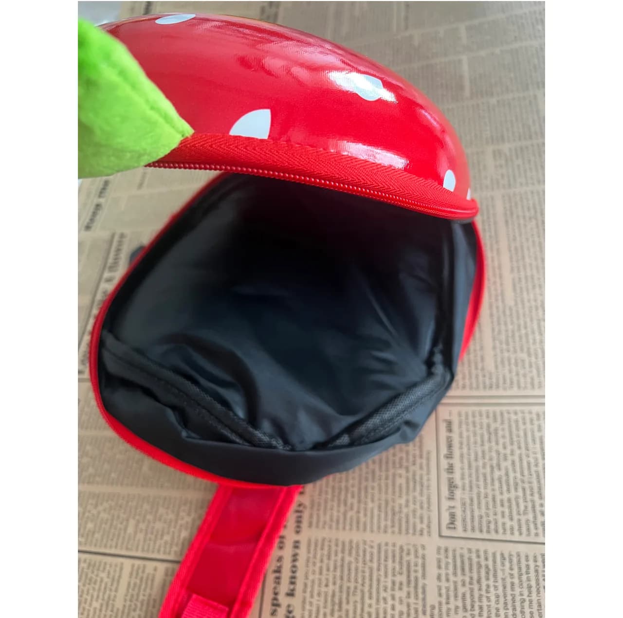 کوله پشتی مدل توت فرنگی تپلی خوشحال کد 3 — تصویر ۵