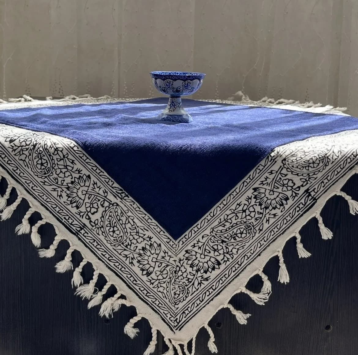 رومیزی مدل مخمل حاشیه ترنج سایز 60*60 سانتی متر — تصویر ۷