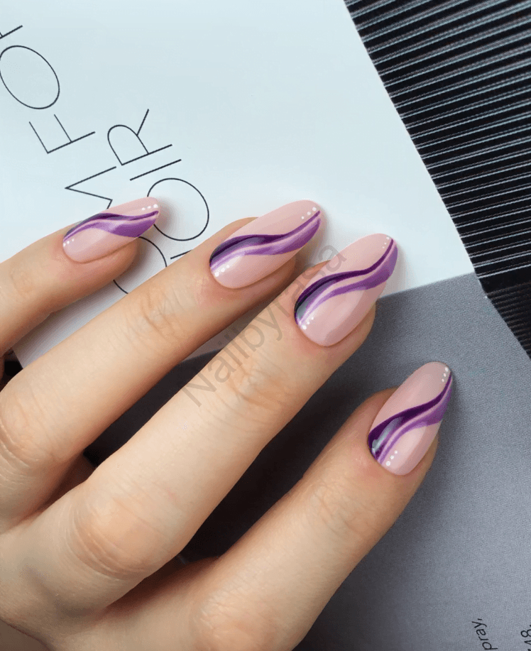 ناخن مصنوعی طرح موج‌دار (Swirl) بنفش و یاسی بادامی راسا – RSN0001 — تصویر ۲