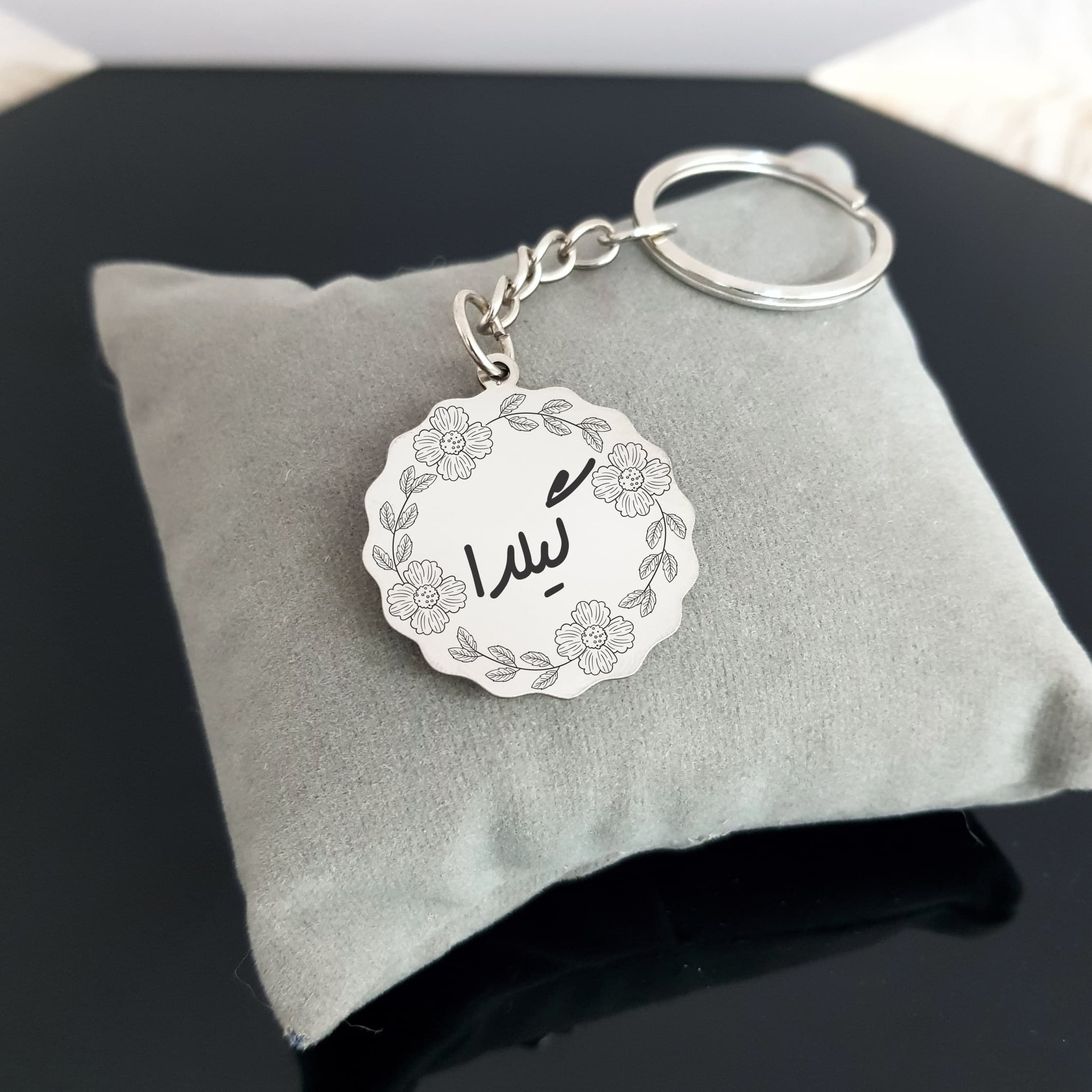 جاکلیدی زنانه گیوی مدل اسم گیلدا کد FARSRTYZiro — تصویر ۲