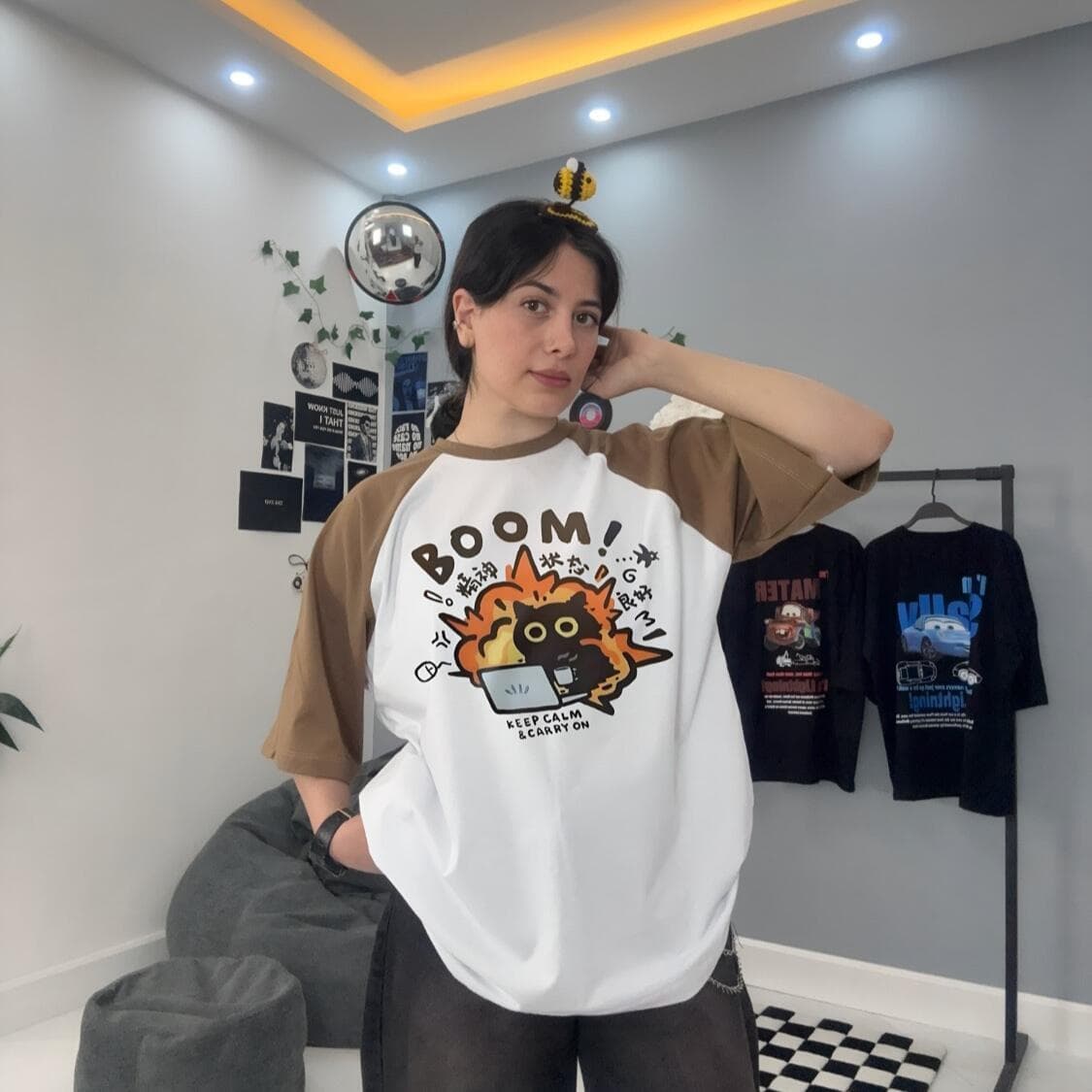 تیشرت رگلان قهوه ای طرح گربه boom کد 025