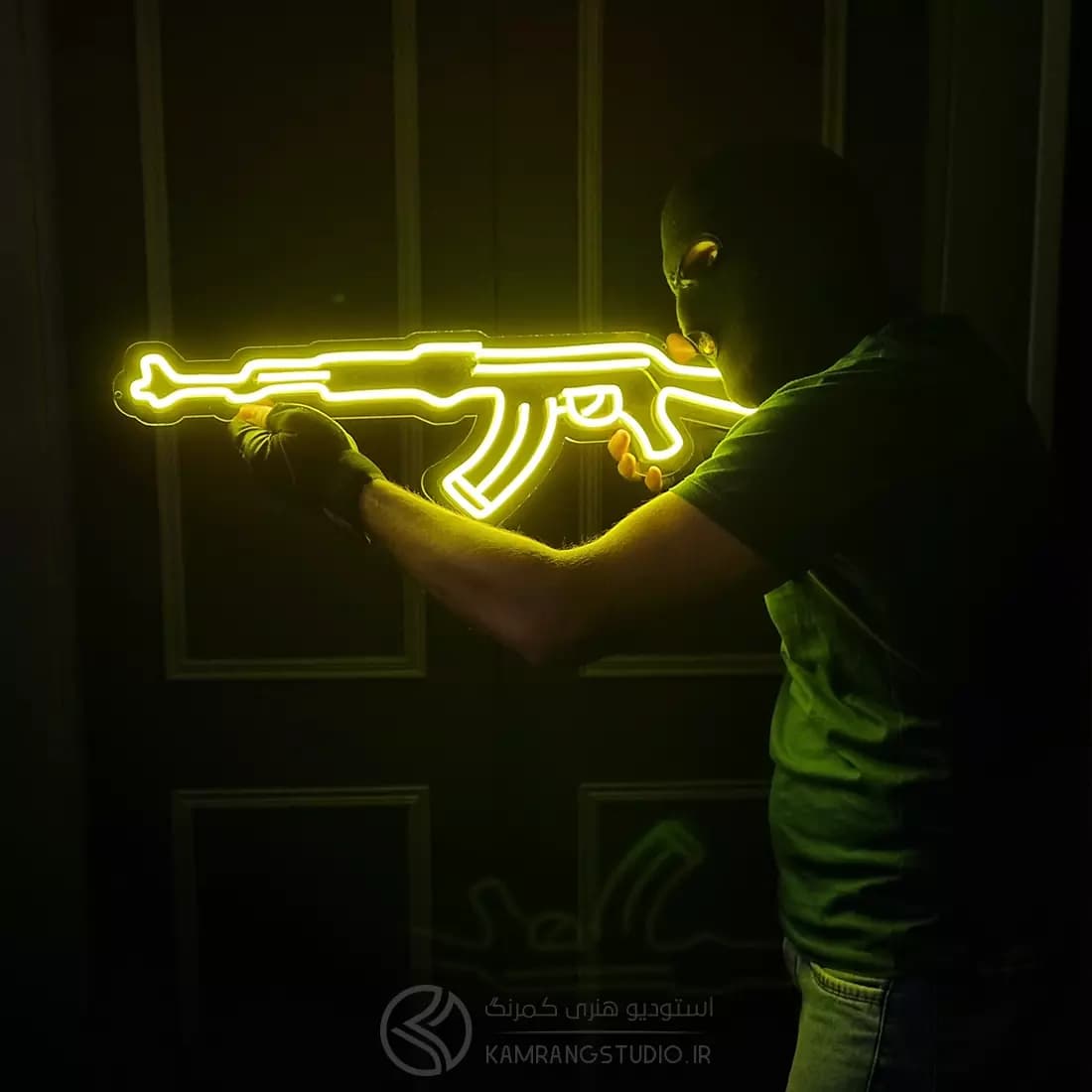 تابلو نئون اسلحه کلاشینکف AK-47 — تصویر ۳