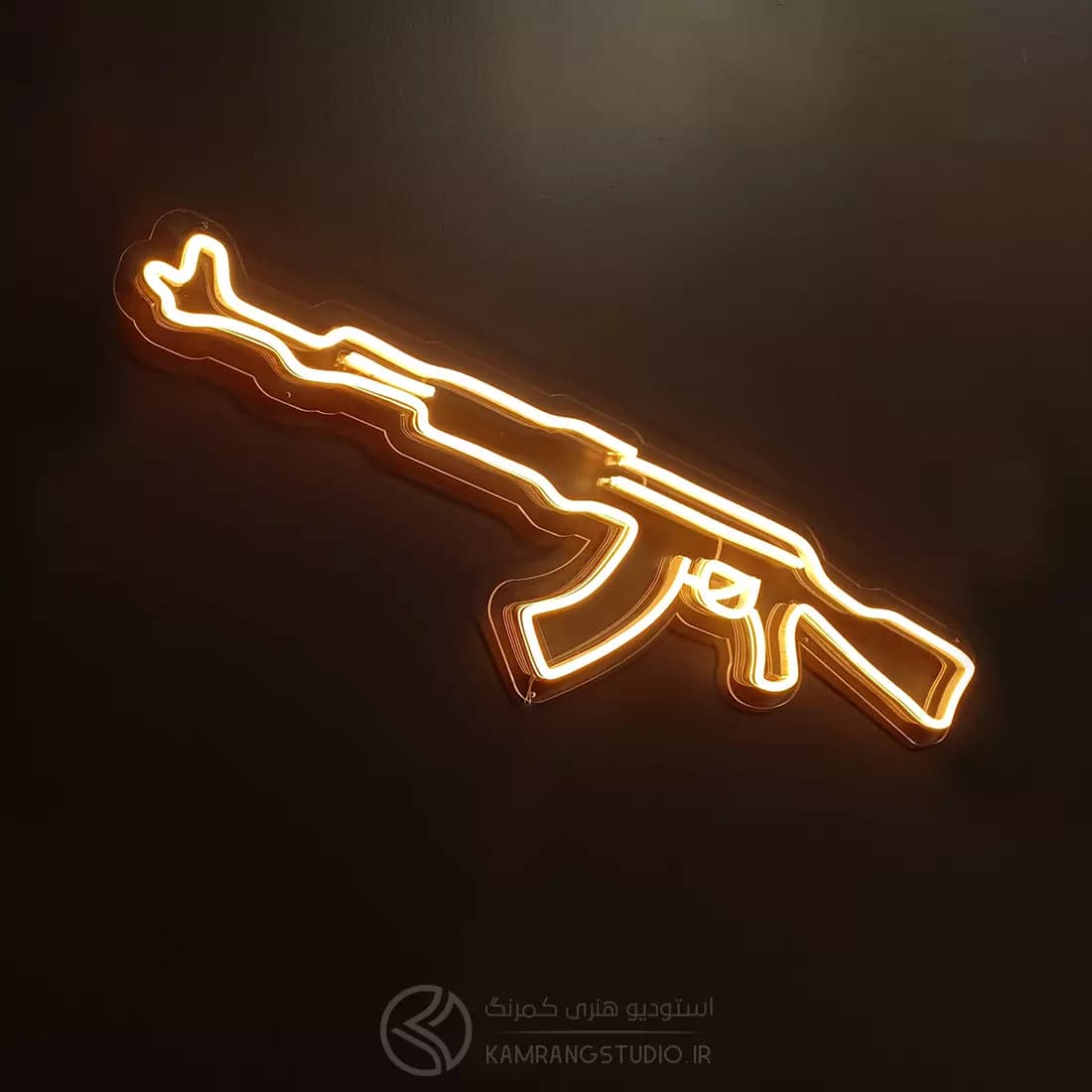تابلو نئون اسلحه کلاش AK-47 — تصویر ۳