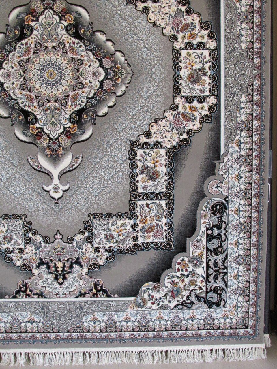 فرش ۷۰۰ شانه طرح چشمه فیلی — تصویر ۲