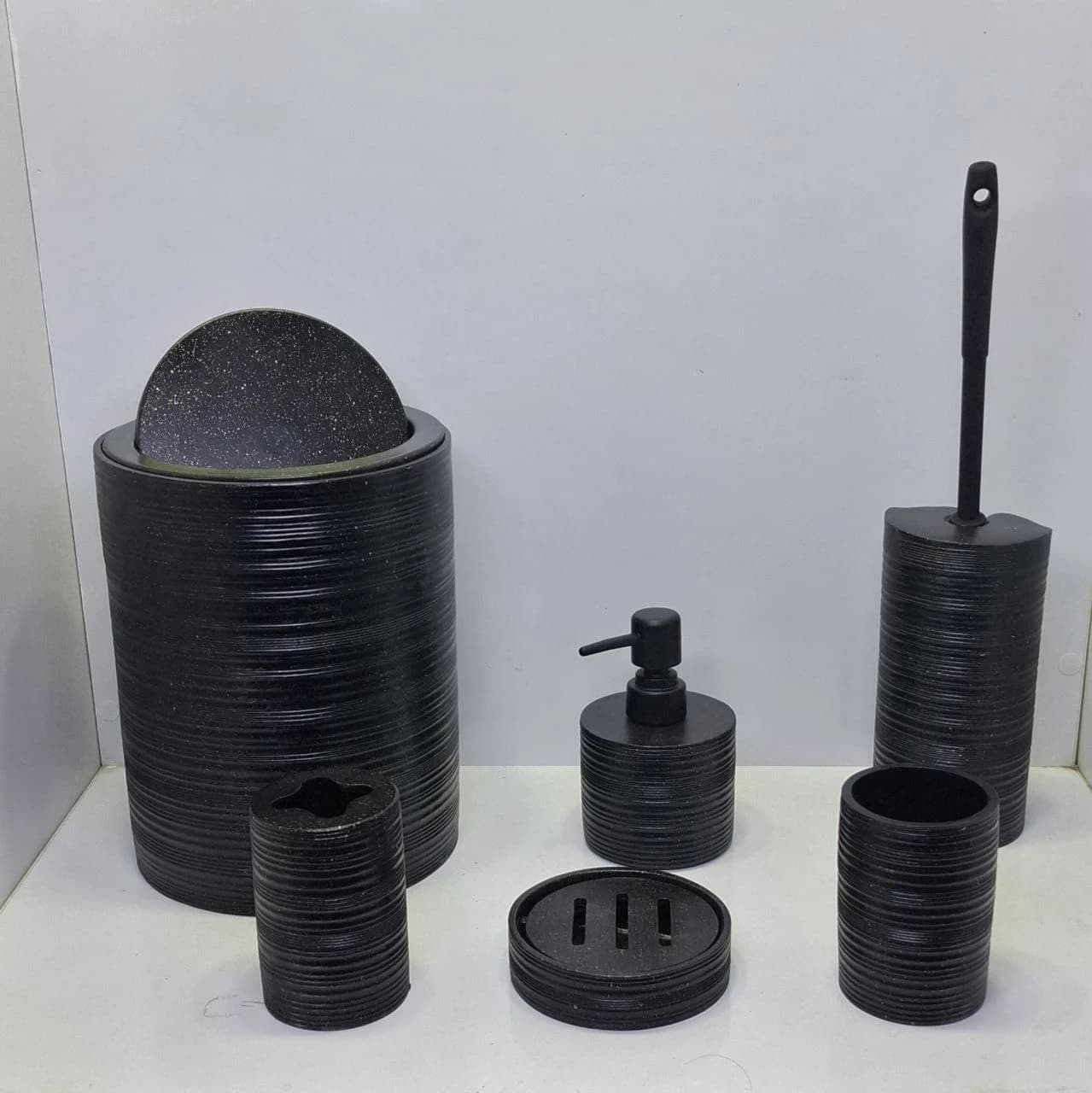 ست سرویس بهداشتی 6 پارچه وارداتی کد 2503 رنگ مشکی — تصویر ۲
