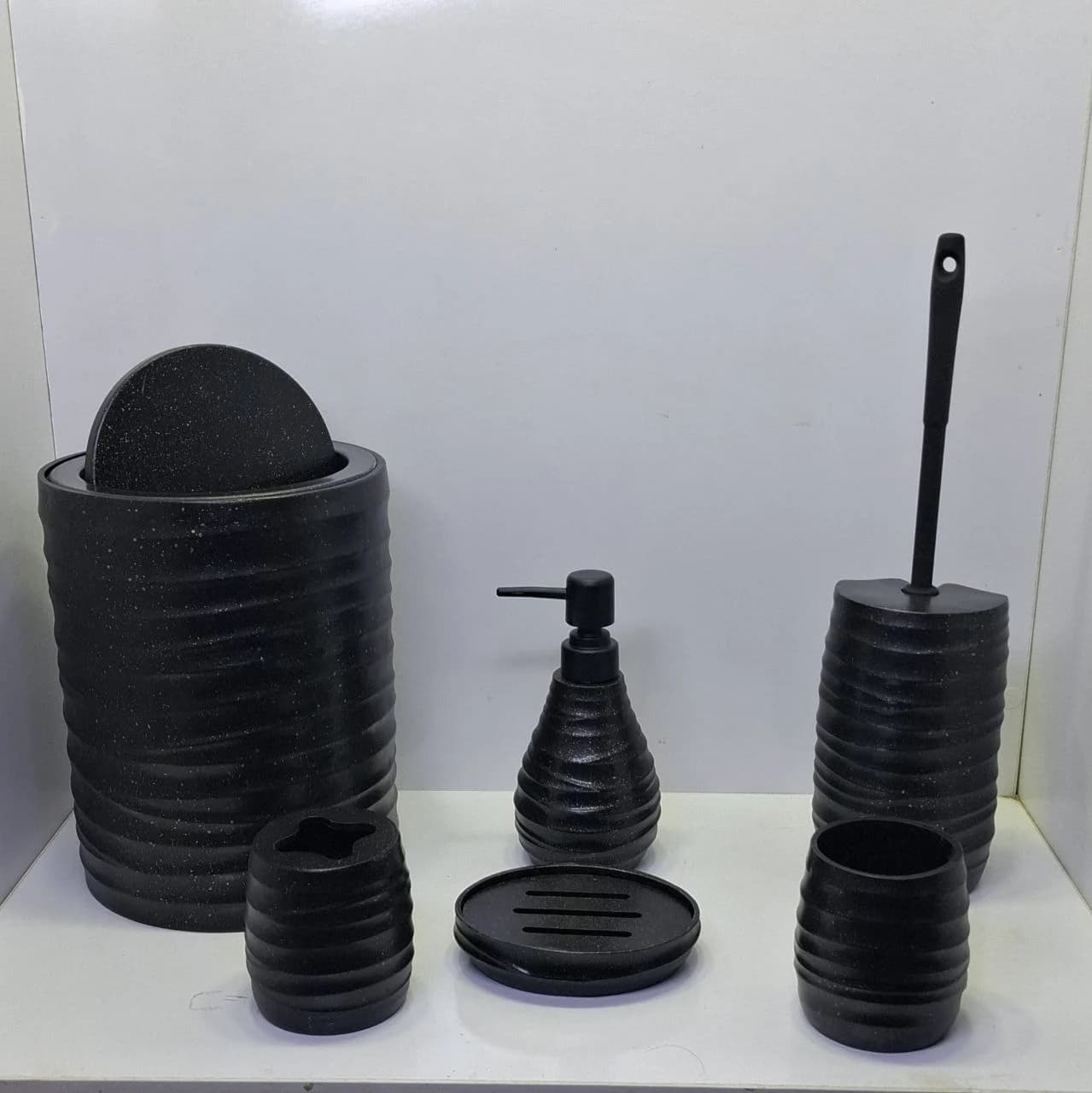 ست سرویس بهداشتی 6 پارچه وارداتی کد 2502 رنگ مشکی — تصویر ۲