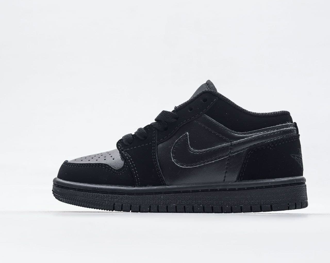 کتونی بچه گانه نایک جردن ۱ بدون ساق تمام مشکی Nike air jordan 1 low