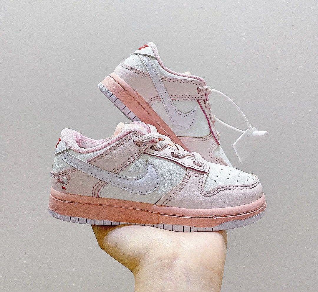کتونی بچه گانه نایک اس بی دانک بدون ساق پیجون صورتی Nike SB DUNK low