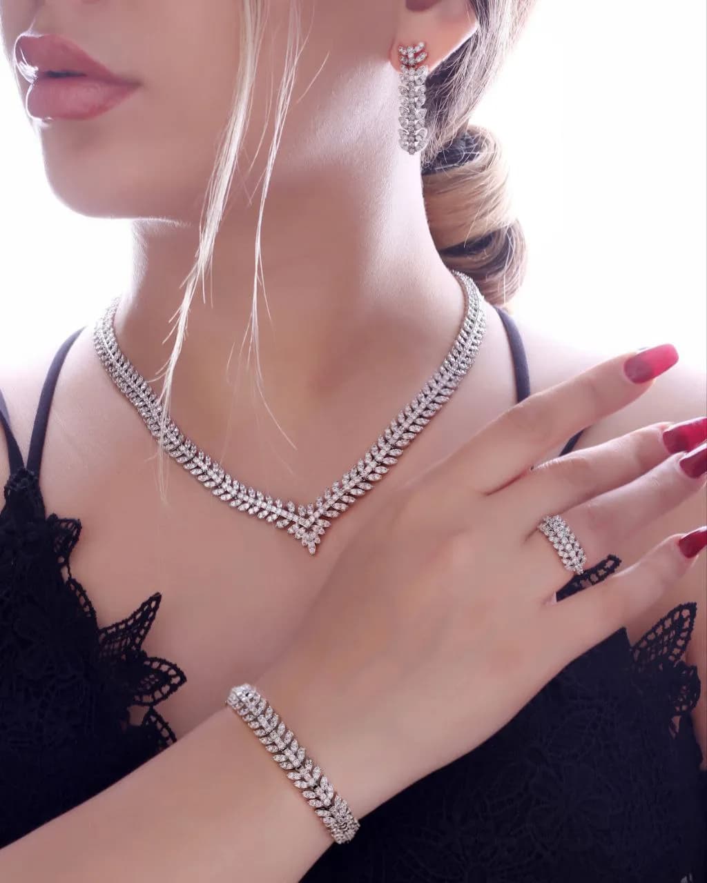 سرویس جواهری زنانه 4 تکه مجلسی شیک رنگ نقره ای آبکاری نقره رنگ ثابت کد 596 zmp