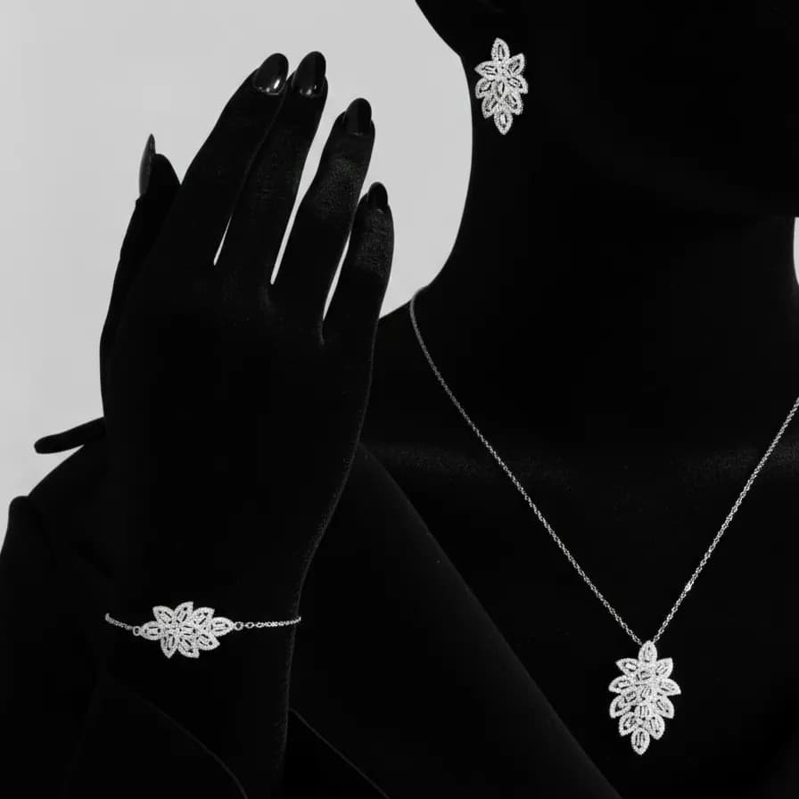سرویس زنانه گردنبند دستبند گوشواره مجلسی رنگ نقره ای آبکاری نقره رنگ ثابت کد 2356 zmp — تصویر ۲