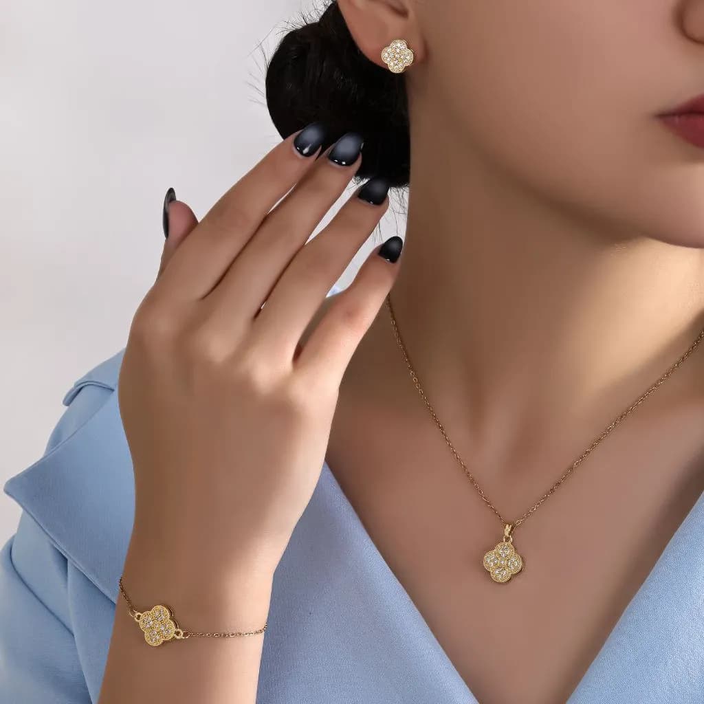 سرویس گردنبند – گوشواره و دستبند زنانه مدل ونکلیف رنگ طلایی و نقره ای جنس استیل رنگ ثابت کد zmp