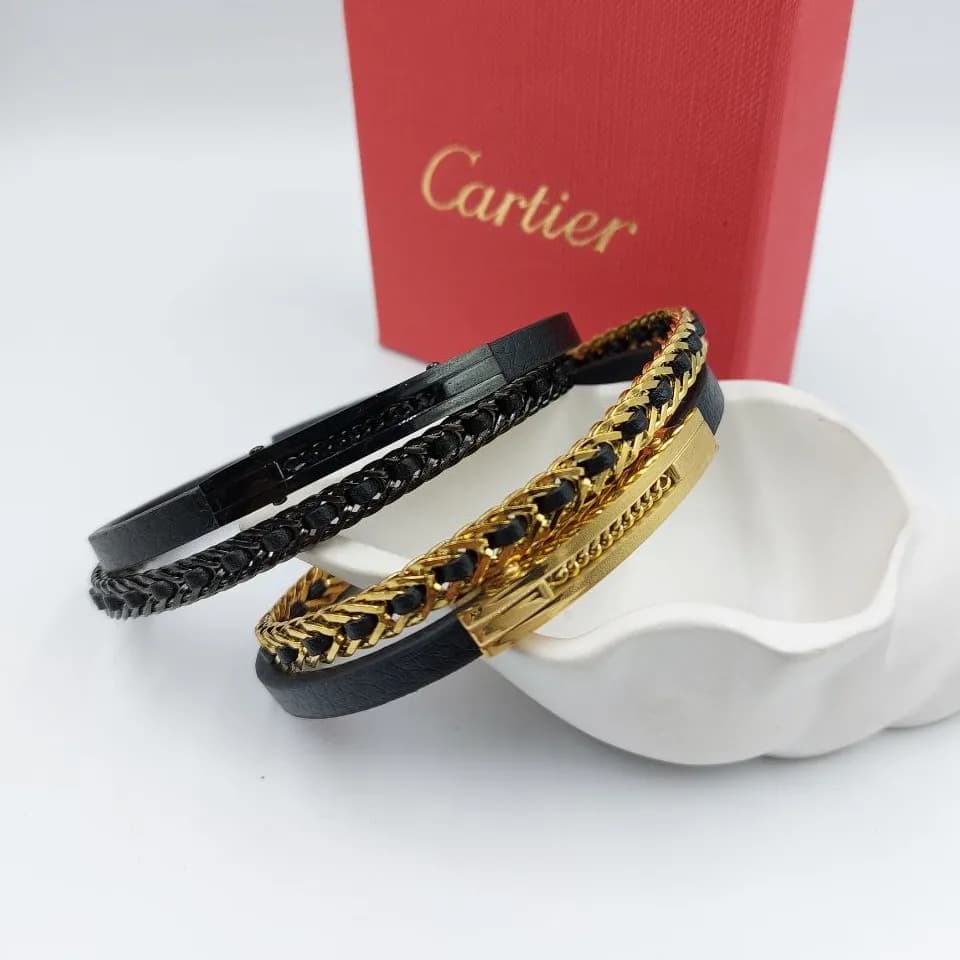 دستبند چرمی کارتیر cartier مردانه قفل مگنتی کلاسیک رنگ طلایی – مشکی کد zmp 9583152 — تصویر ۲
