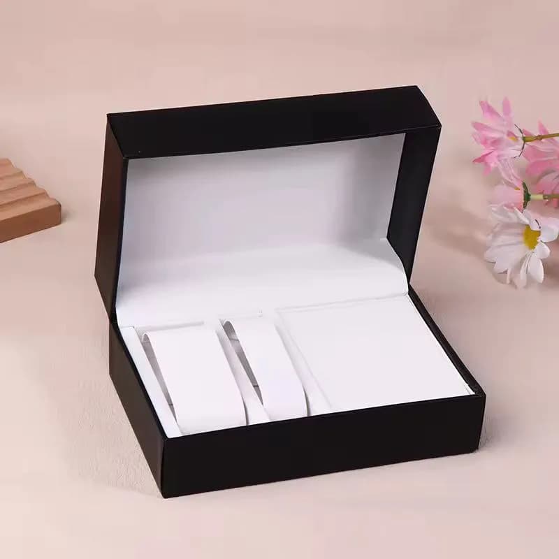 جعبه ی ست چرمی مناسب نگهداری نیم ست ، دستبند و ساعت در رنگ بندی مشکی قرمز نارنجی کد zmp552