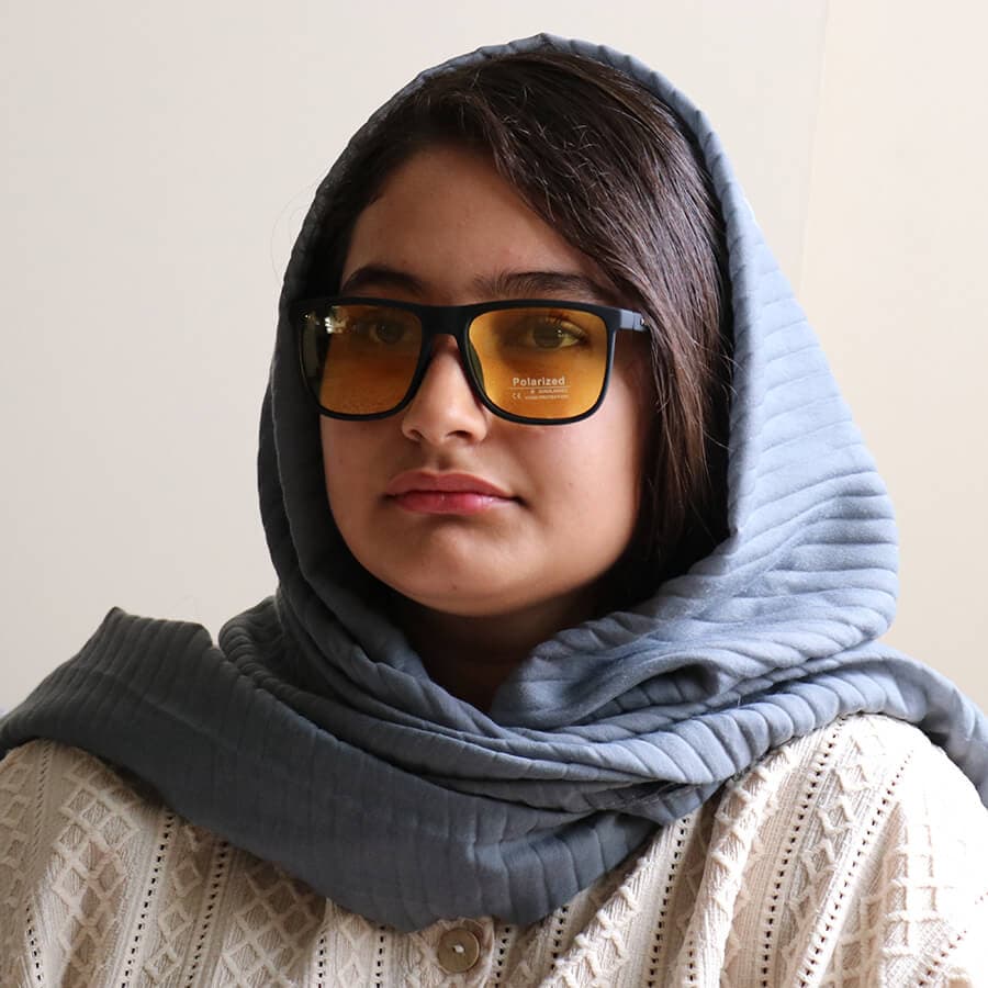 عینک دید در شب پلیس با فریم مستطیلی شکل، رنگ مشکی مات، دسته فنری و لنز زرد رنگ مدل 1087 — تصویر ۲