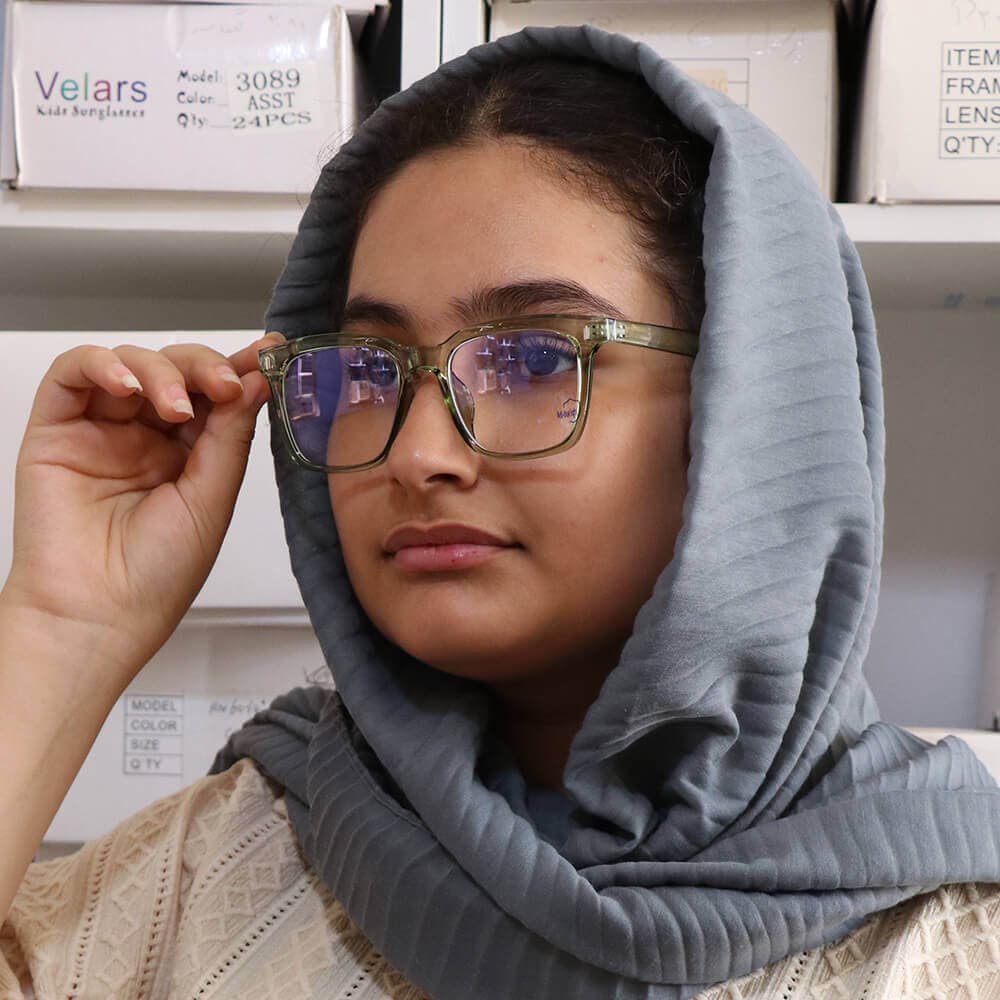 عینک طبی با فریم شکل مربعی، از جنس TR، رنگ مشکی و لنز بلوکات و قابل تعویض مدل TR86012 — تصویر ۲