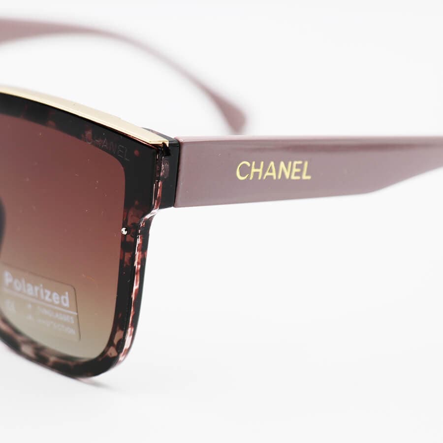 عینک آفتابی CHANEL با فریم هاوانا، شکل مربعی، دسته کالباسی و لنز قهوه‌ای سایه روشن و پلاریزه مدل P6809 — تصویر ۶
