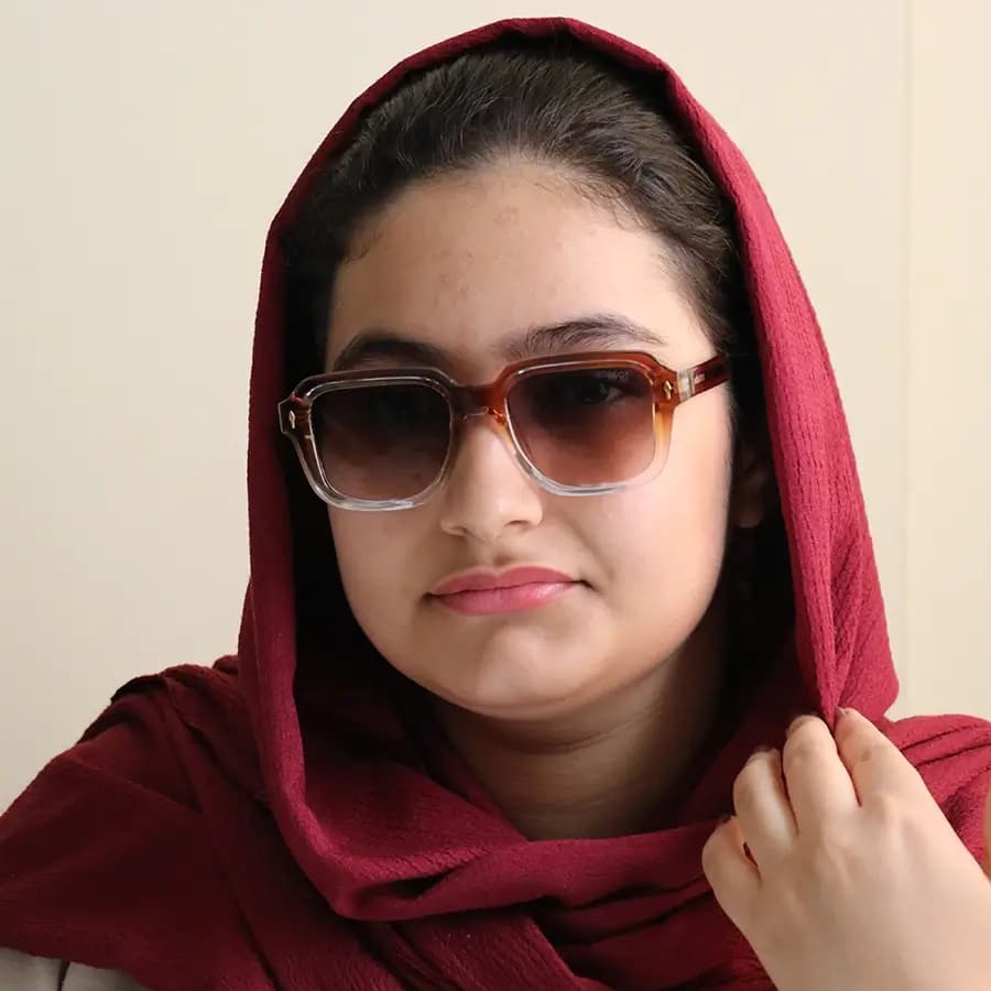 عینک آفتابی Moscot با فریم مربعی، مشکی رنگ، دسته سیم دار و لنز دودی هایلایت و پلاریزه مدل P1203 — تصویر ۲