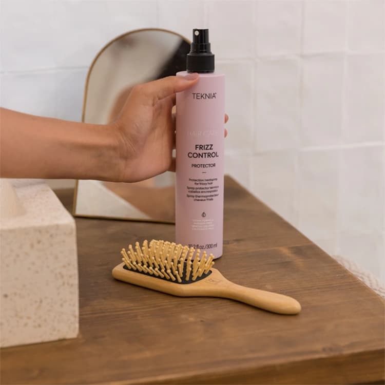 اسپری مو Lakme مدل Teknia Frizz Control حجم 300 میلی لیتر — تصویر ۴