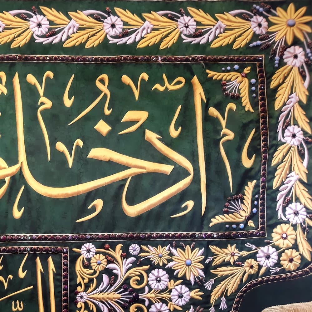کتیبه محرم مخمل سردر ضریح امام حسین کد 50239 — تصویر ۴