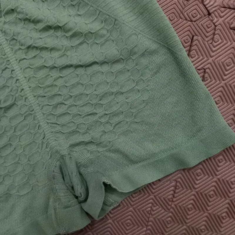 شورتک ورزشی زنانه سیملس باسن چیندار SH101 — تصویر ۶