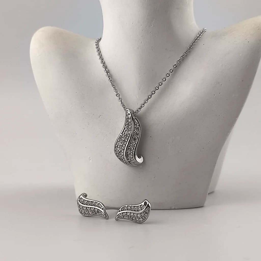 ست گردنبند و گوشواره منهنی نگین دار نقره ای