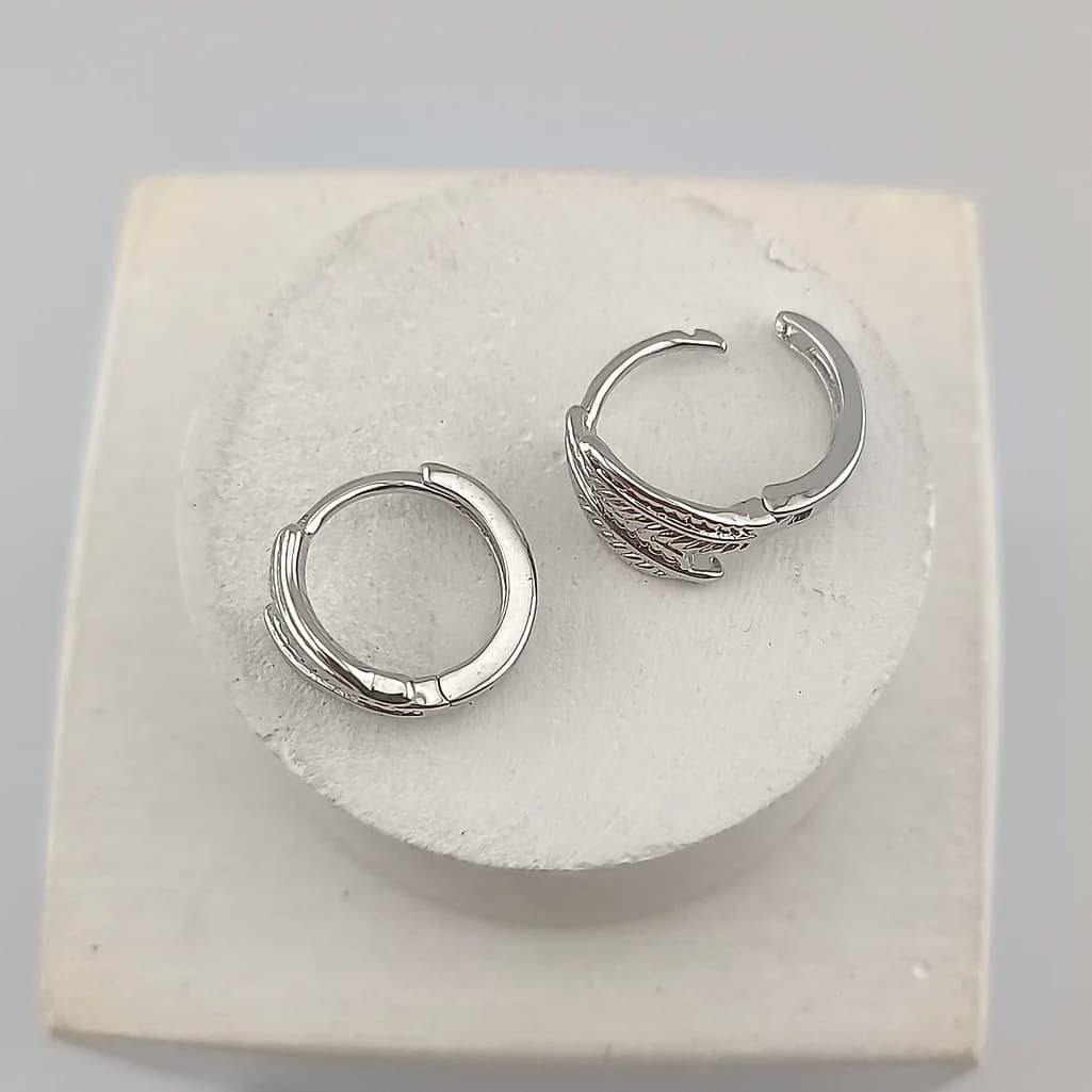 گوشواره استیل طرح پر نقره ای — تصویر ۳