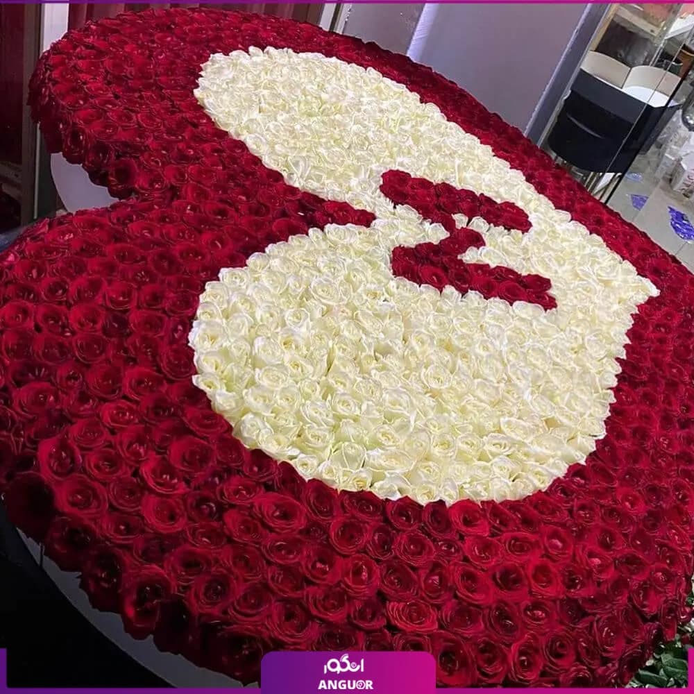باکس گل دلگون حرف M بزرگ 1000 شاخه