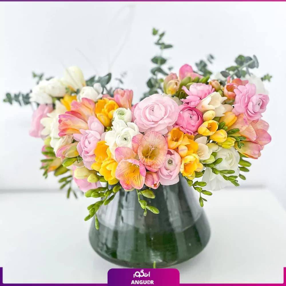 دسته گل آژند با گلدان شیشه ای
