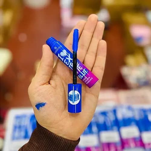 ریمل آبی حجم دهنده اسنس Essence I Love Extreme Mascara Blue — تصویر ۶