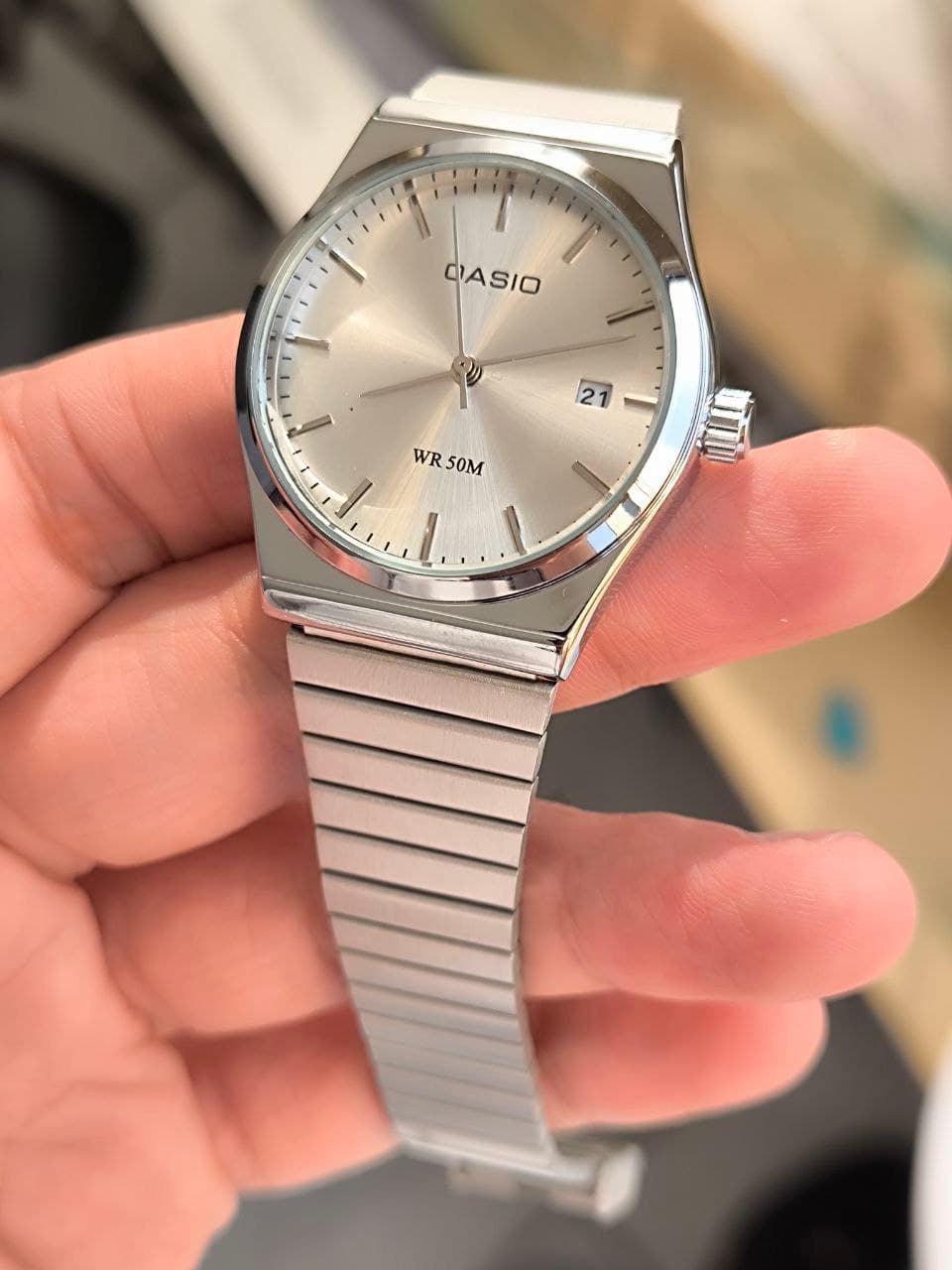 ساعت مردانه فلزی بند کرکره ای مارک کاسیو رنگ ثابت تقویم دار کیفیت عالی دارای رنگبندی کد 1922178